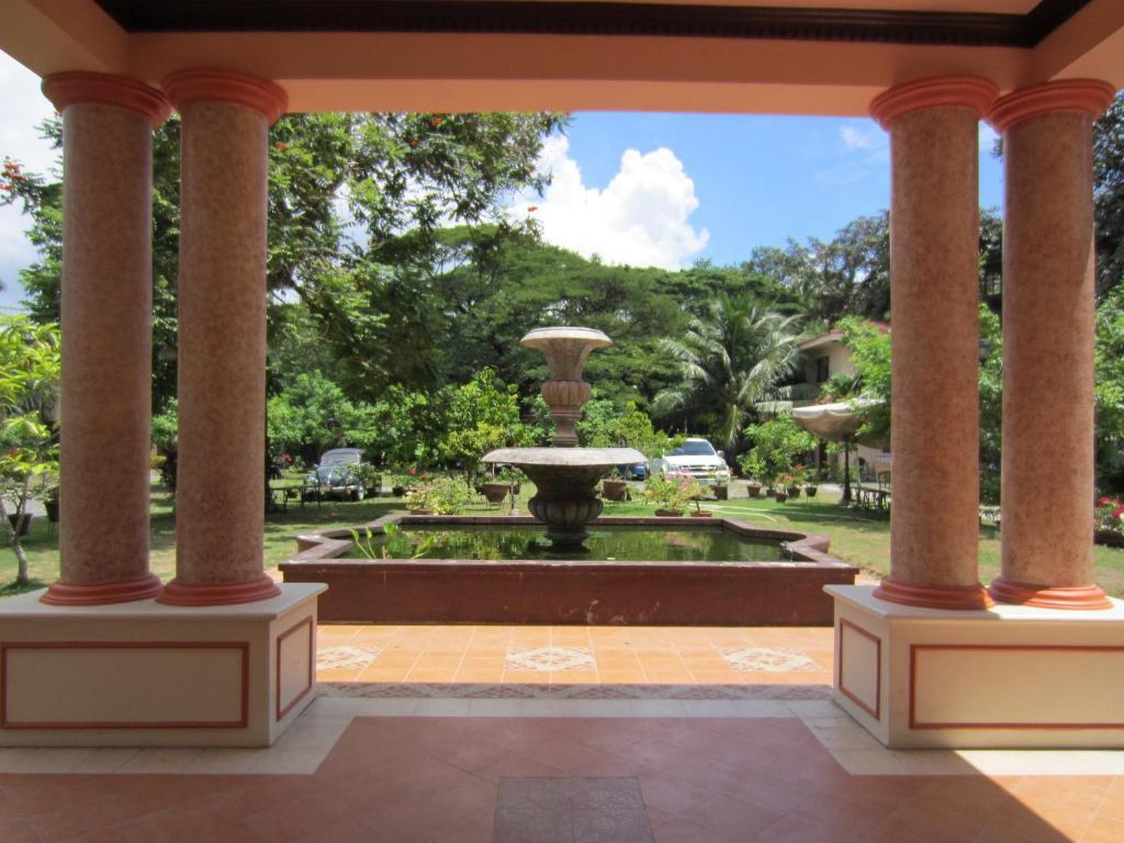 Chateau Del Mar Davao Exterior photo
