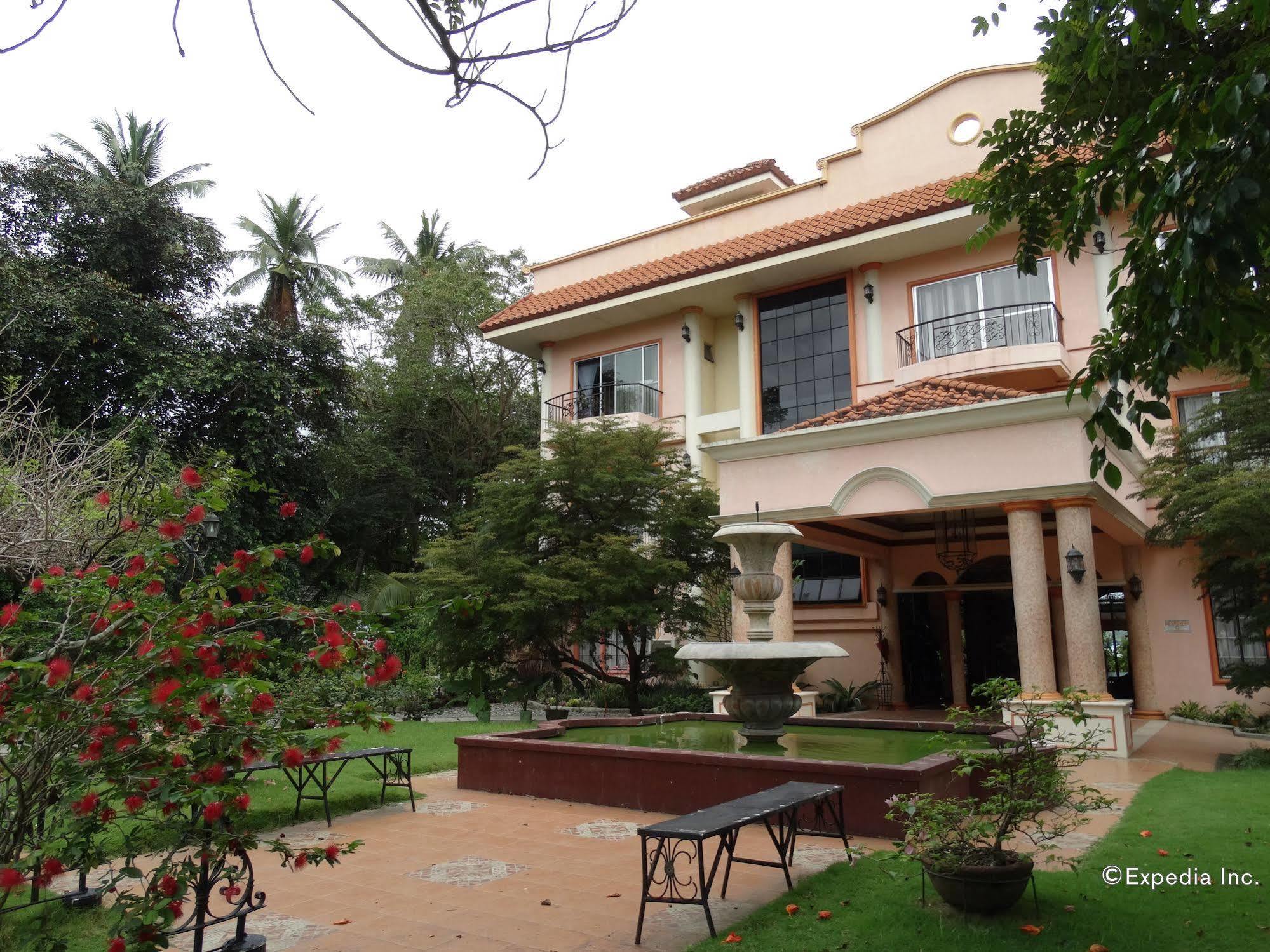 Chateau Del Mar Davao Exterior photo